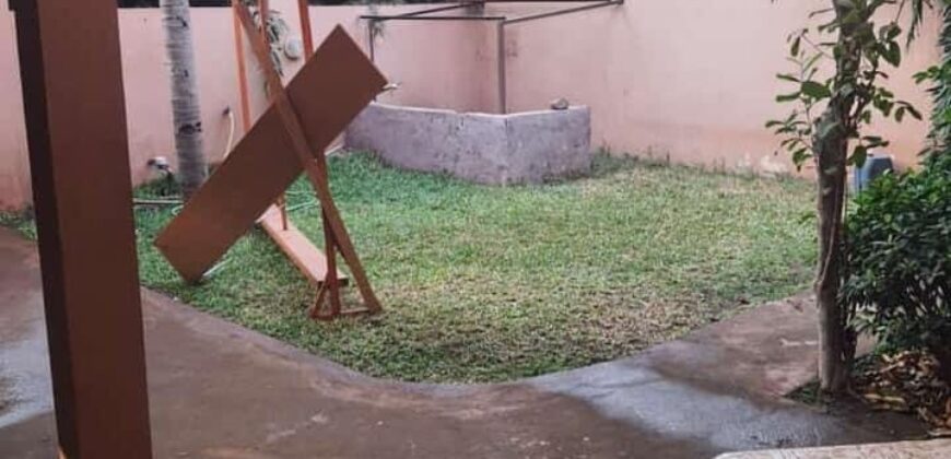 Villa basse 4 chambres climatisée à louer – Faso Kanu, Magnambougou