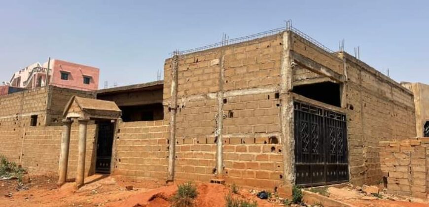 Maison inachevée de 4 studios à vendre – Kabala, Bamako