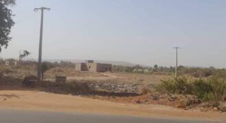Terrain d&rsquo;angle de 2.000 m² au bord du goudron à vendre – Samaya