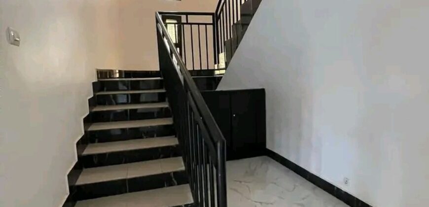 Villa duplex 4 chambres avec jardin à louer – Sirakoro