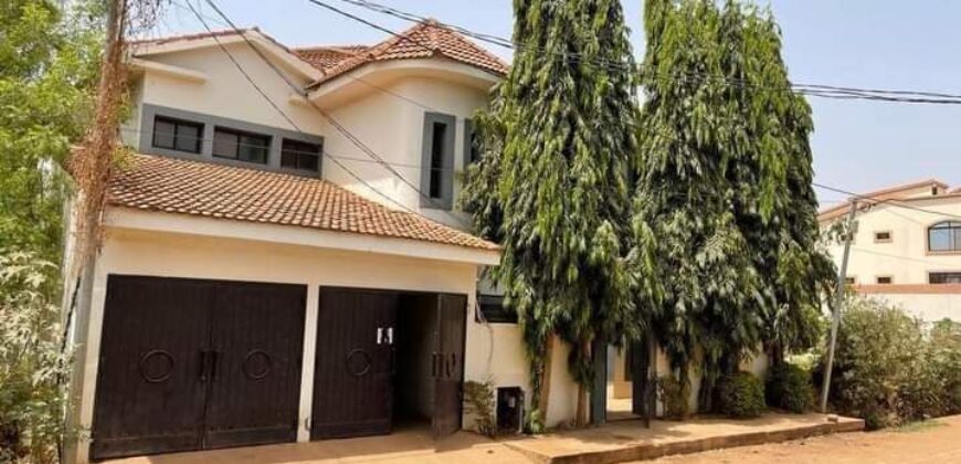 Villa duplex 4 chambres avec piscine à louer – Sotuba, près du centre aéré