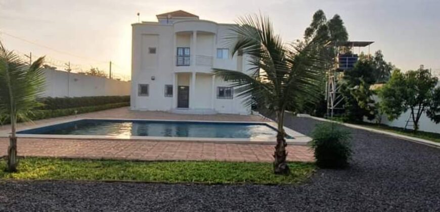 Villa duplex meublée 5 chambres avec piscine à vendre – Sabalibougou Coura