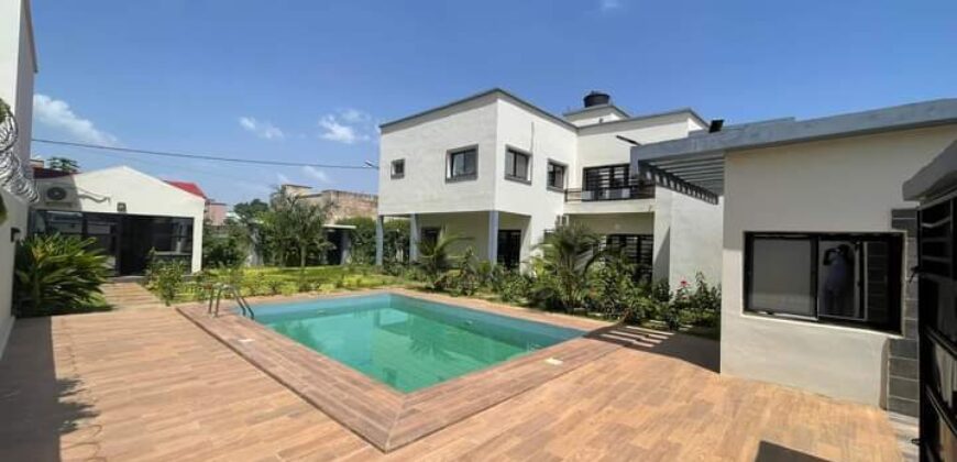 Villa duplex neuve semi-meublée avec piscine à louer – Sotuba Cité Aérée
