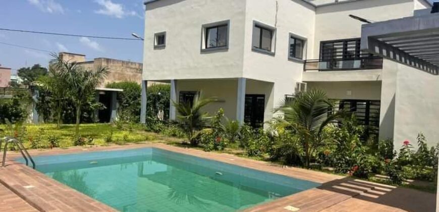 Location duplex avec piscine à Sotuba cité aérée