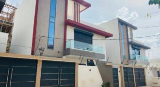Villa duplex 4 chambres à louer – Sébénikoro, à 100 m du goudron