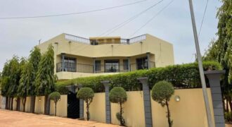 Villa duplex 4 chambres climatisée avec jardin à louer – Bolé SEMA, Faladié