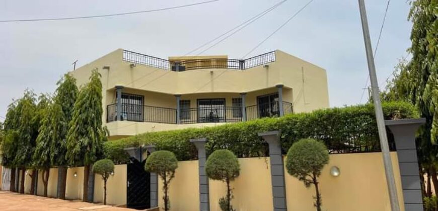 Villa duplex 4 chambres climatisée avec jardin à louer – Bolé SEMA, Faladié