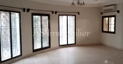 Villa avec piscine à louer à la Cité du Niger Villa avec piscine à louer à la Cité du Niger