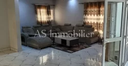 Villa avec piscine à vendre à sébénikoro Villa avec piscine à vendre à sébénikoro