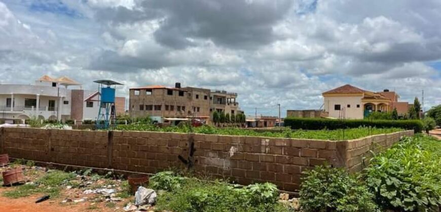 Cour clôturée de 1.600 m² en titre foncier à vendre – Cité Trésor, Sirakoro