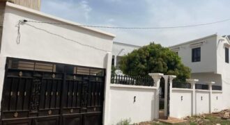 Grand étage 8 chambres avec piscine à louer – Sotuba Cité Aérée