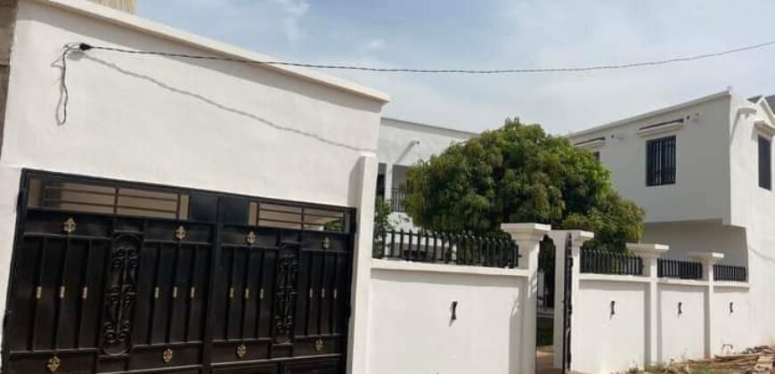Grand étage 8 chambres avec piscine à louer – Sotuba Cité Aérée