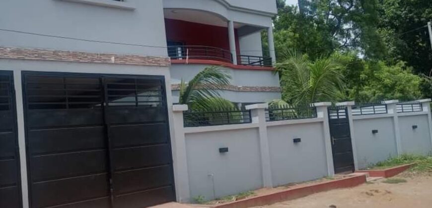Villa duplex 4 chambres avec piscine à louer – Faso Kanu, Magnambougou