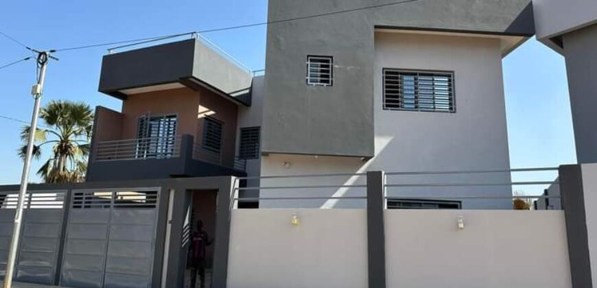 Villa duplex neuve 4 chambres avec double parking à louer – Cité Atrium