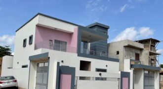 Villa duplex neuve 4 chambres avec piscine à vendre – Sébénikoro