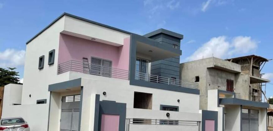 Villa duplex neuve 4 chambres avec piscine à vendre – Sébénikoro