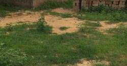 A vendre 4 Parcelles 15/20 à 400 mètres du marché de Missala Sapeur A vendre 4 Parcelles 15/20 à 400 mètres du marché de Missala Sapeur