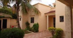 A louer à Niaréla villa avec piscine de 3 chambres 1 salon 1 cuisine et 2 salles de bain A louer à Niaréla villa avec piscine de 3 chambres 1 salon 1 cuisine et 2 salles de bain