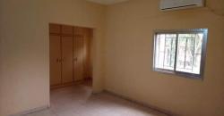 A louer à Niaréla villa avec piscine de 3 chambres 1 salon 1 cuisine et 2 salles de bain A louer à Niaréla villa avec piscine de 3 chambres 1 salon 1 cuisine et 2 salles de bain