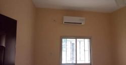 A louer à Niaréla villa avec piscine de 3 chambres 1 salon 1 cuisine et 2 salles de bain A louer à Niaréla villa avec piscine de 3 chambres 1 salon 1 cuisine et 2 salles de bain