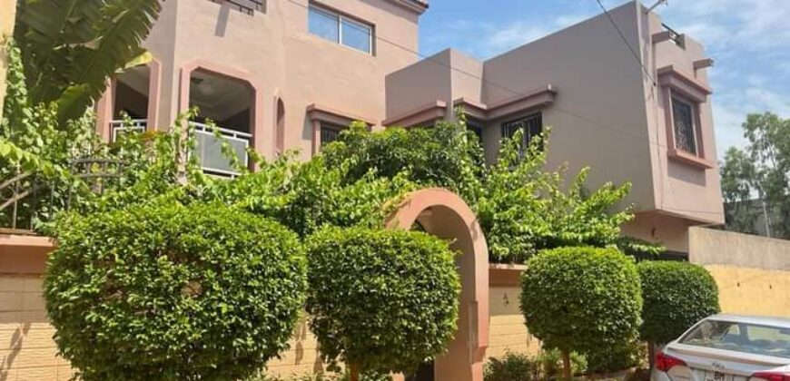 Villa sur trois niveaux 5 chambres à louer – Baco Djicoroni Golf