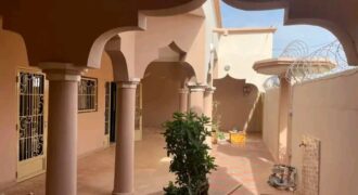 Villa basse 3 chambres avec double garage à louer – Cité Trésor, Sirakoro