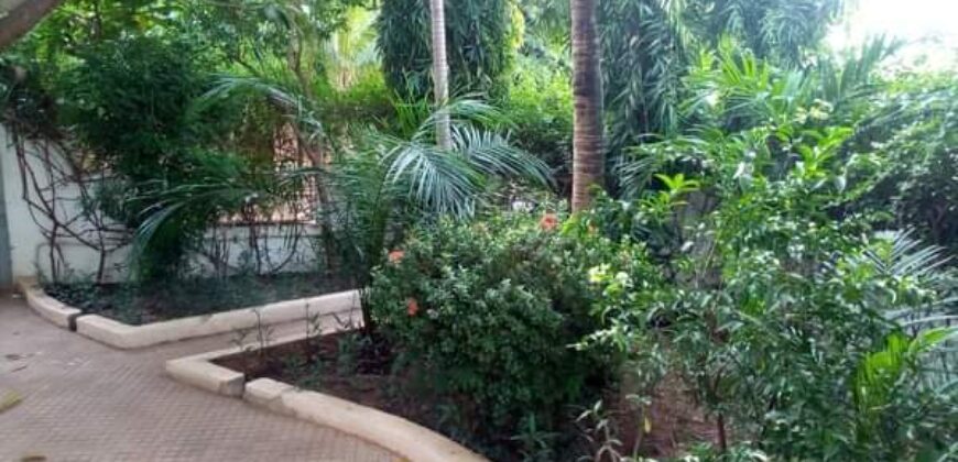 Villa duplex meublée 4 chambres avec jardin à louer – ACI 2000, Bamako