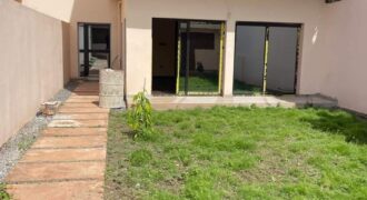 Villa duplex neuve 4 chambres avec jardin à louer – Sirakoro