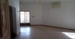 Villa non meublée avec piscine à louer à Torokorobougou Villa non meublée avec piscine à louer à Torokorobougou