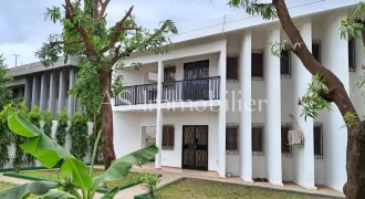 Villa avec piscine à louer à Badalabougou Est