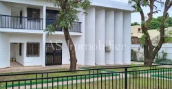 Villa avec piscine à louer à Badalabougou Est Villa avec piscine à louer à Badalabougou Est