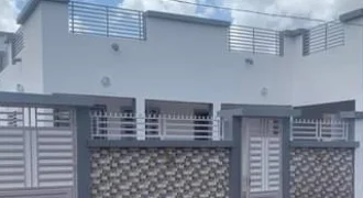 Villa neuve 3 chambres avec 2 garages à vendre – Poste, Niamana