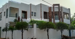 Villa avec piscine à louer à la Cité du Niger Villa avec piscine à louer à la Cité du Niger