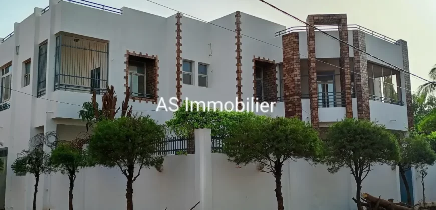 Villa avec piscine à louer à la Cité du Niger