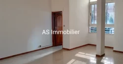 Villa avec piscine à louer à la Cité du Niger Villa avec piscine à louer à la Cité du Niger