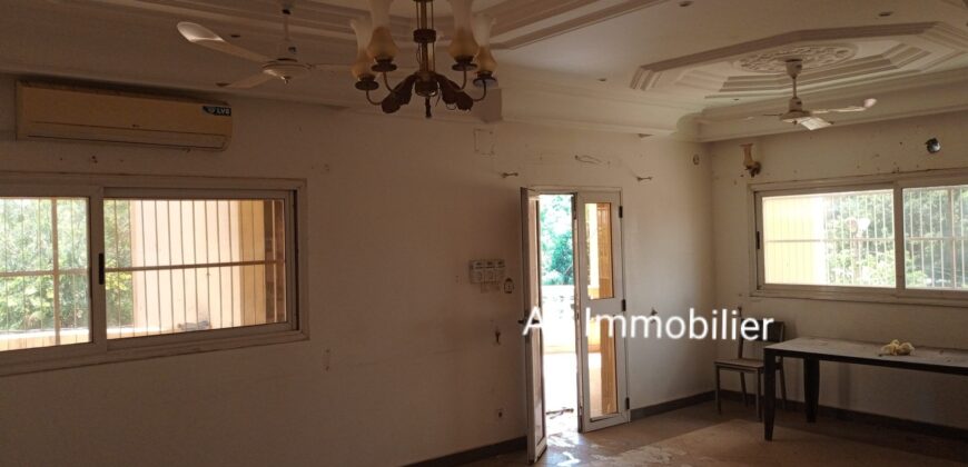 Appartement 3 chambres non meublé à louer – ACI 2000, rond-point Bougie