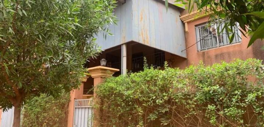 Appartement seul à l&rsquo;étage, 4 chambres à louer – Faladié SEMA