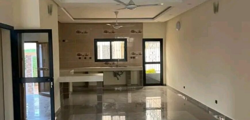 Duplex de bon standing 4 chambres à louer – Bolé SEMA 2