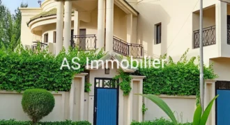 Duplex avec piscine 4 chambres à louer – Cité du Niger, bord du fleuve