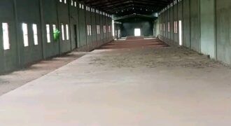 Un hectare clôturé avec entrepôt à vendre – Dialakorobougou