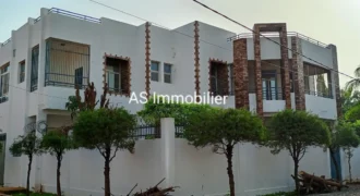 Villa avec piscine 5 chambres à louer – Cité du Niger, bord du fleuve
