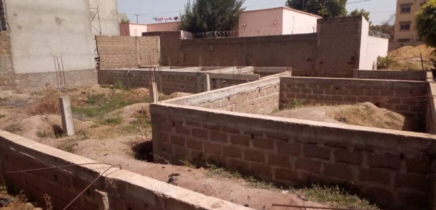 Terrain de 270 m² avec fondation à vendre – Cité IFA BACO, Sébénikoro