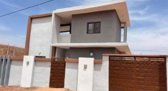 Villa basse neuve 3 chambres à vendre – Siracoro, derrière la cour de Kafougouna