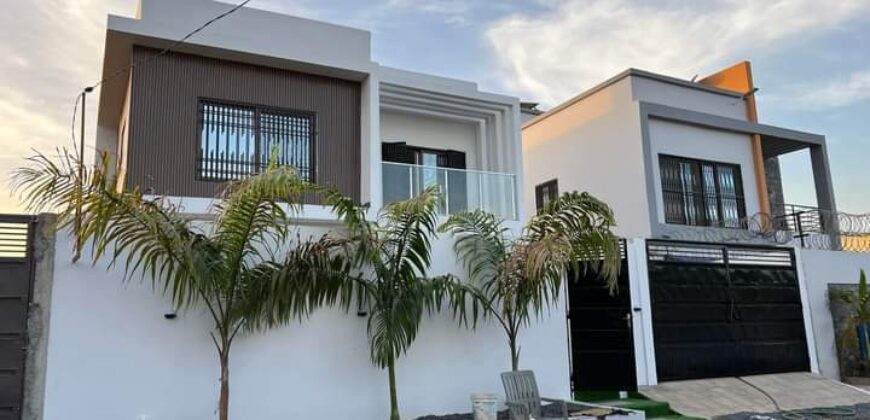 Villa duplex avec piscine 4 chambres à vendre – Samaya