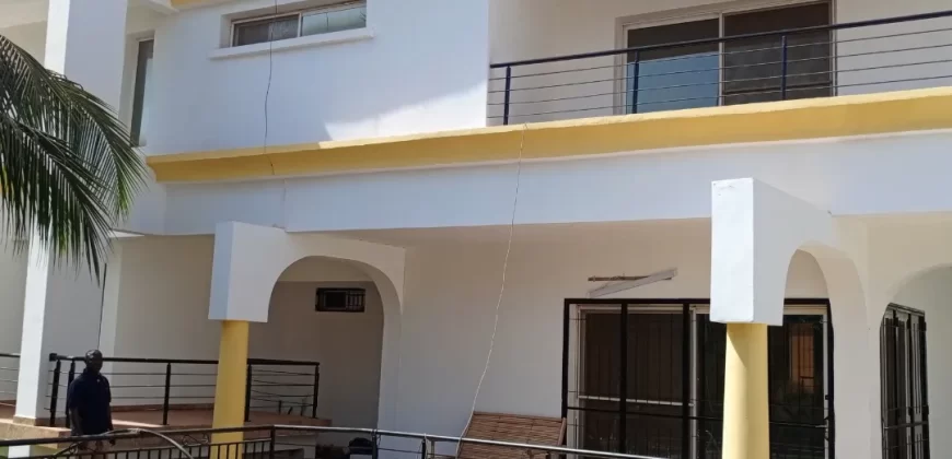 Duplex avec piscine à louer à la Cité du Niger