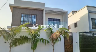 Duplex de haut standing avec piscine à vendre – Samaya Cité