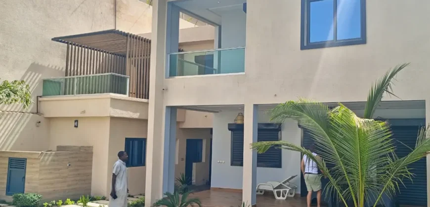 Duplex meublé moderne avec piscine à louer – ACI 2000