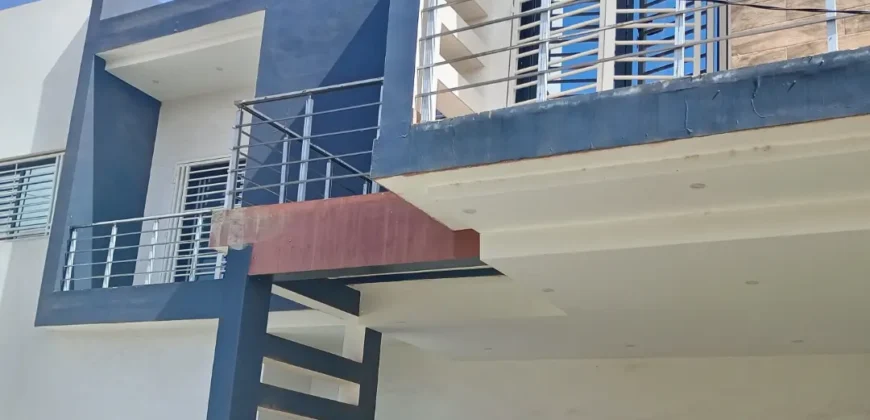Duplex meublé avec piscine 4 chambres à louer – début de Sébénikoro