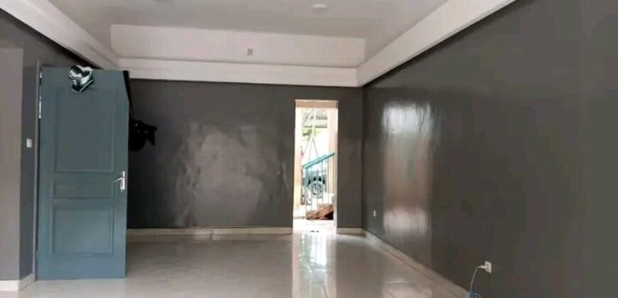 Magasin avec bureau à louer – ACI 2000