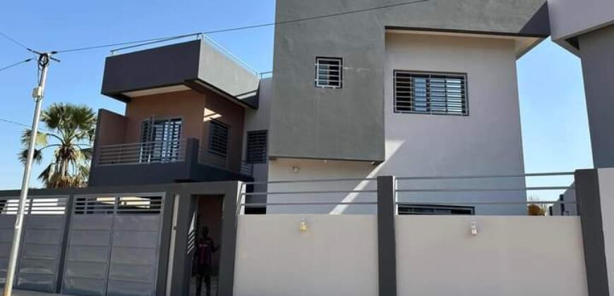 Villa duplex 4 chambres avec double parking à louer – Sébénikoro, Cité Atrium